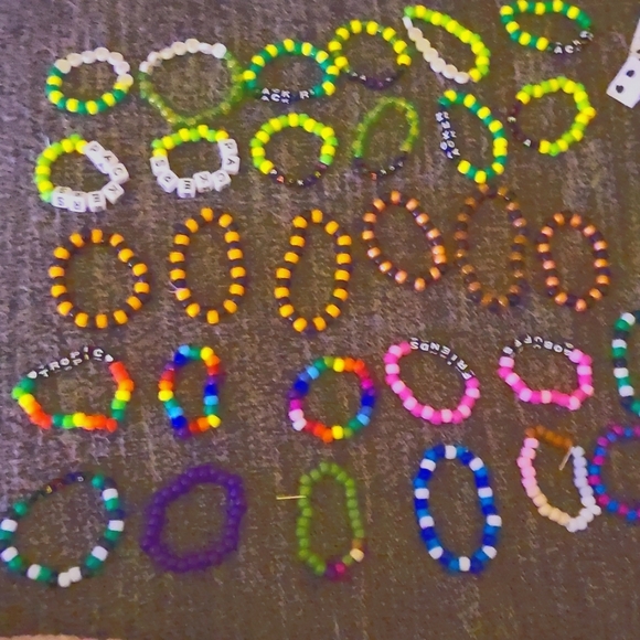 hi I am selling candy bracelets.sanatize each one Givin. - Picture 1 of 4